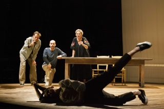 D'autres familles que la mienne / Compagnie Hippolyte a mal au coeur - Centre Culturel Jacques Duhamel - Scène de territoire de Bretagne pour le théâtre