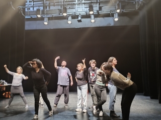 Atelier théâtre Adultes - Découverte du jeu de comédien - IVT - International Visual Theatre