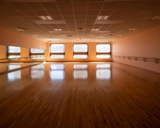 Cours de yoga LSF avec Ludovic - Les frères Ducasse